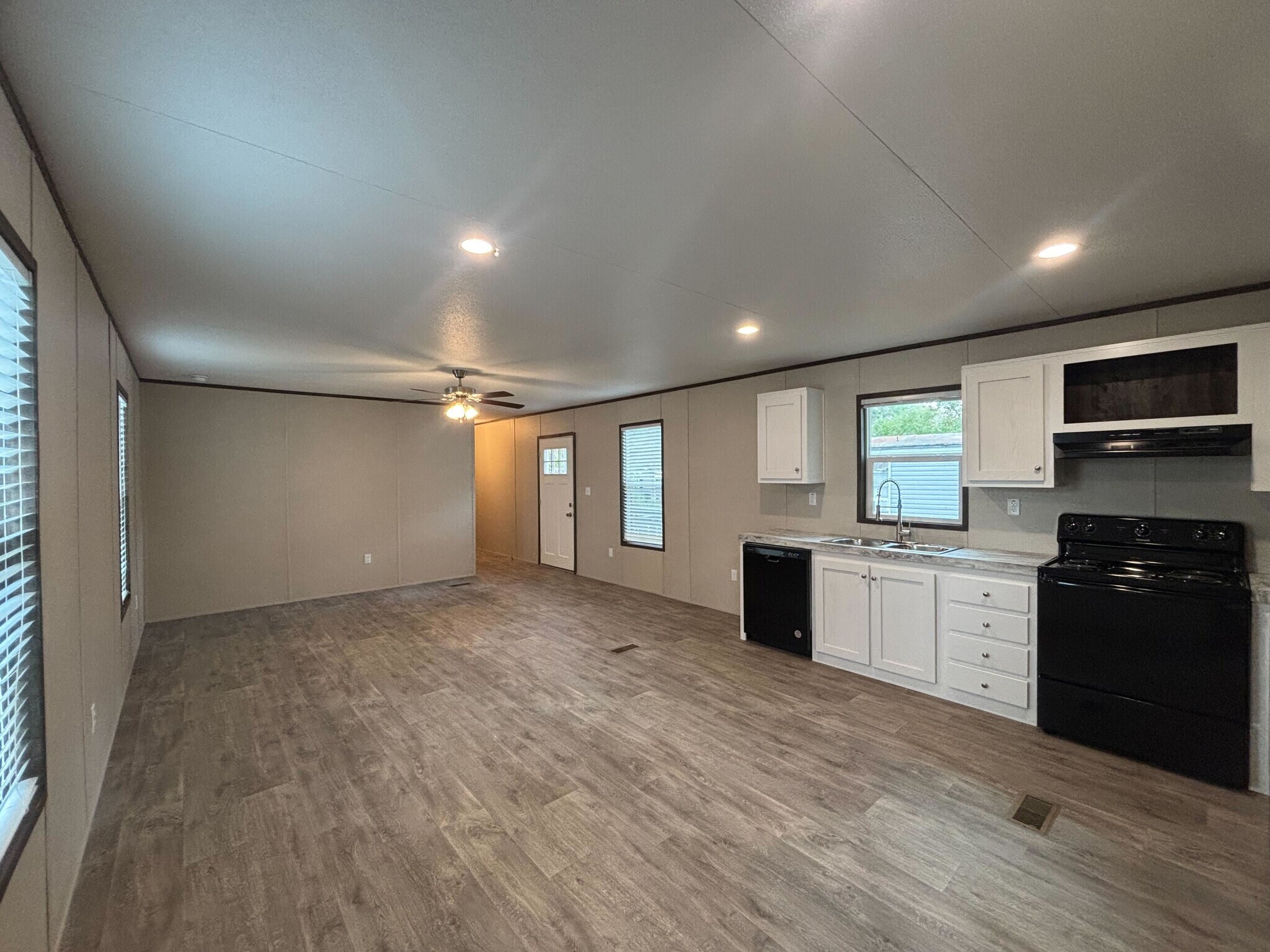 Building Photo - 127 Peggy St