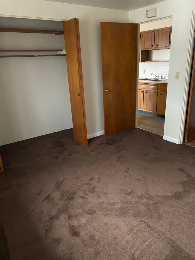 bedroom area on 2nd floor - 226 Vine Ave