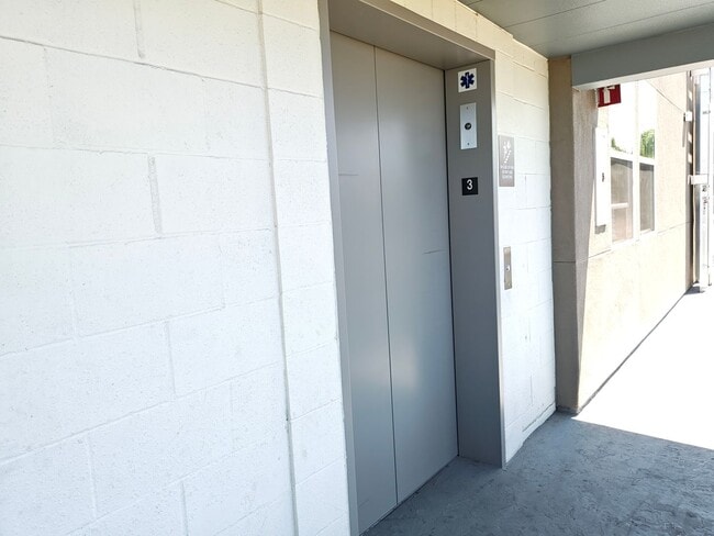 Building Photo - 2 bedrooms 2 baths in Escondido over at the GRAND VIEW APARTMENTS