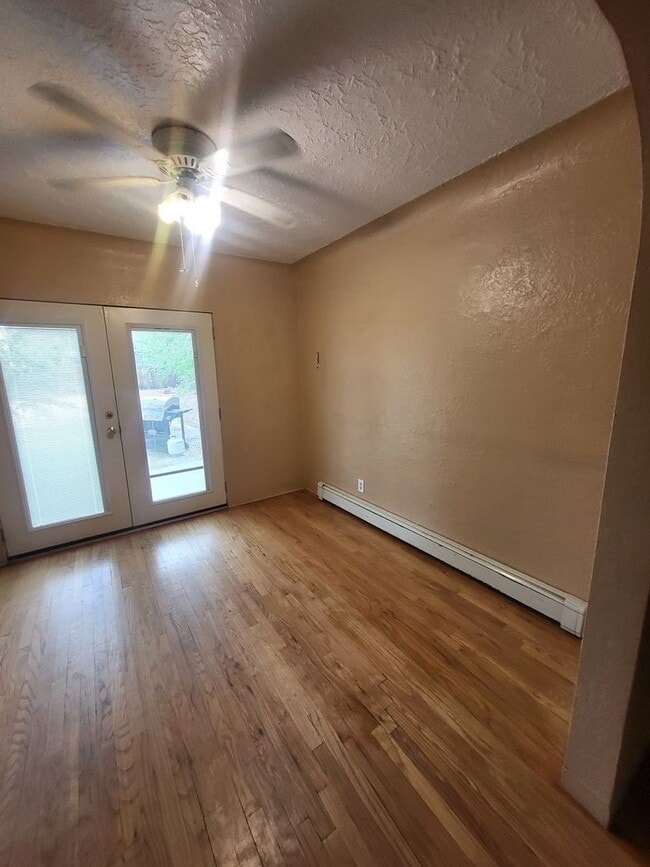 Building Photo - Adorable Nob Hill  3 bedroom 2  bath