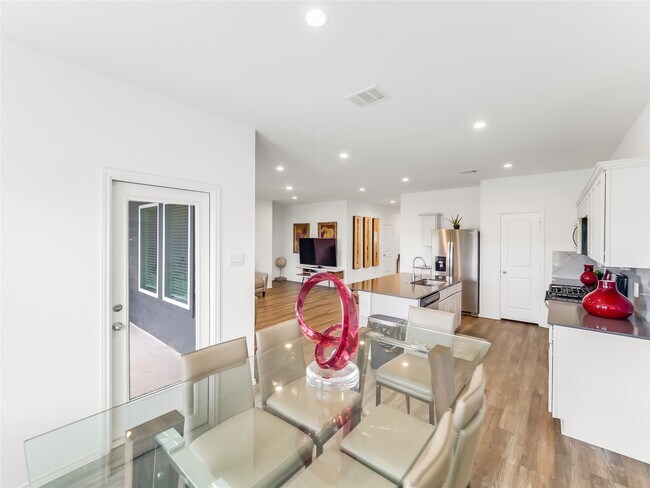 Building Photo - 15022 High Rpds Ln
