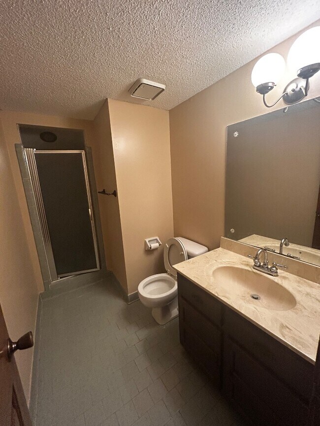 Building Photo - 500 Bedlington Dr