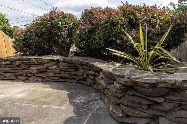 Building Photo - 1819 L St NE