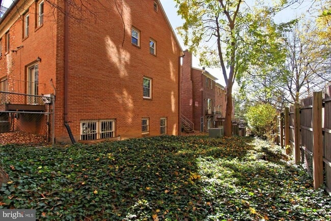 Building Photo - 1208 N Wayne St