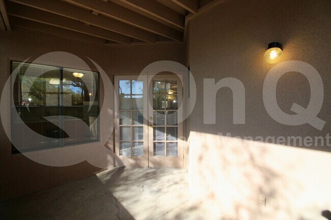 Building Photo - 6655 N Canyon Crest Dr