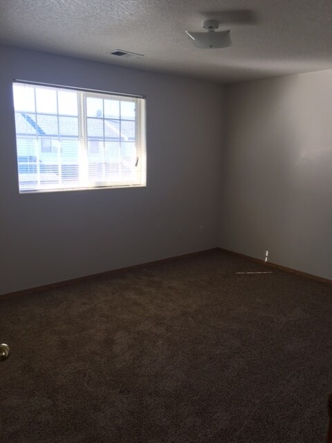Building Photo - 6229 SE Mariner Way