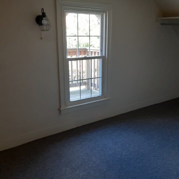 Building Photo - 105 Somerset St