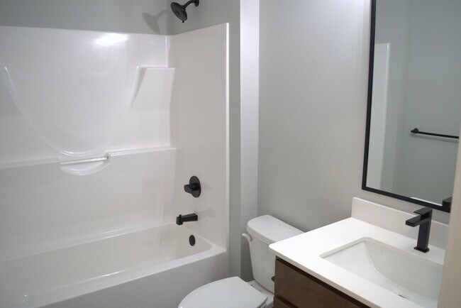 Building Photo - Beautiful 3 Bed 2 Bath Ranch In The Brooks!
