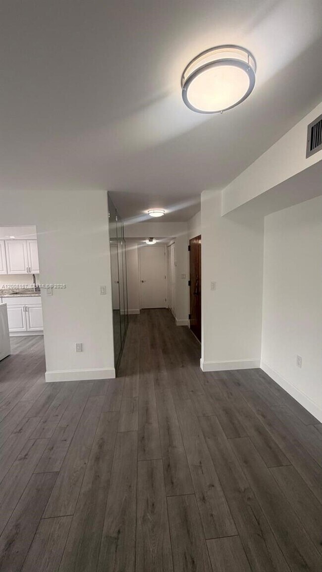 Building Photo - 5900 SW 127th Ave