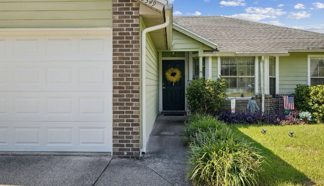 Building Photo - private - backyard fenced in large master suite!