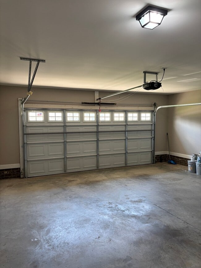 Building Photo - 531 Waterlily Dr