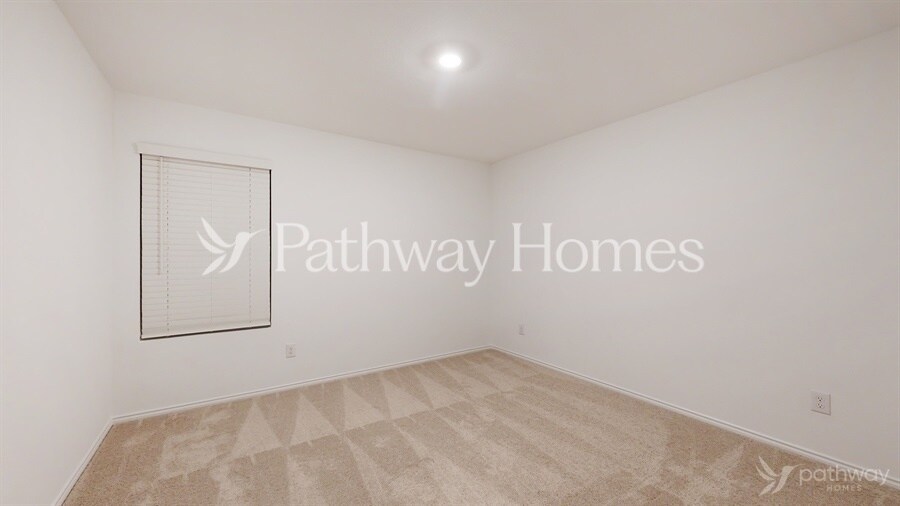 Building Photo - 1352 Plum Rd