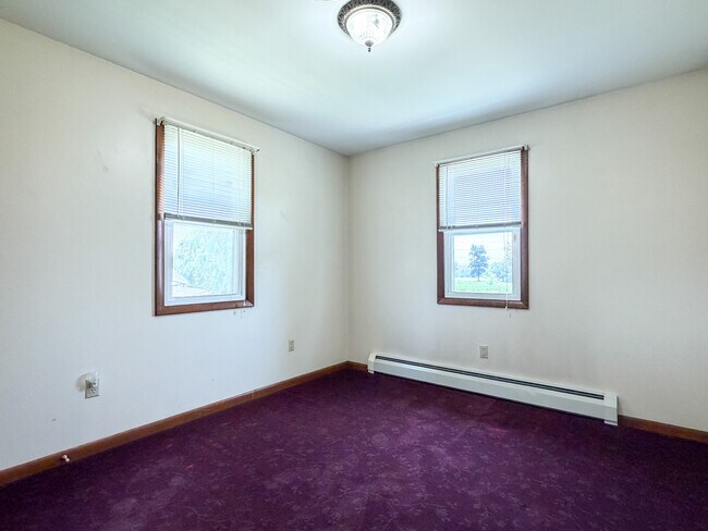 Building Photo - 213 Hahnstown Rd
