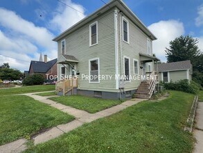 Building Photo - 820 1st Ave W