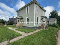 Building Photo - 820 1st Ave W