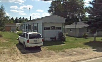 Building Photo - 2675 W Long Lake Rd