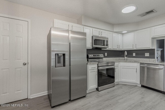Building Photo - 8755 Huntington Woods Cir N