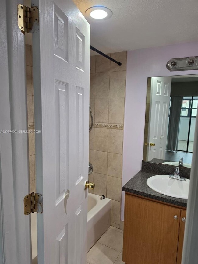 Building Photo - 6630 Racquet Club Dr