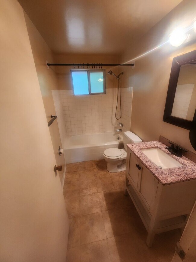 Building Photo - Charming 3 bedroom 1 bathroom home in Bothell!