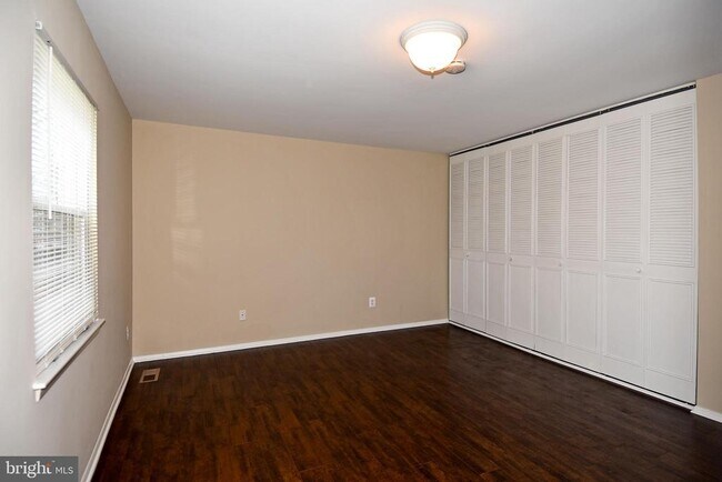 Building Photo - 1209 Marton St