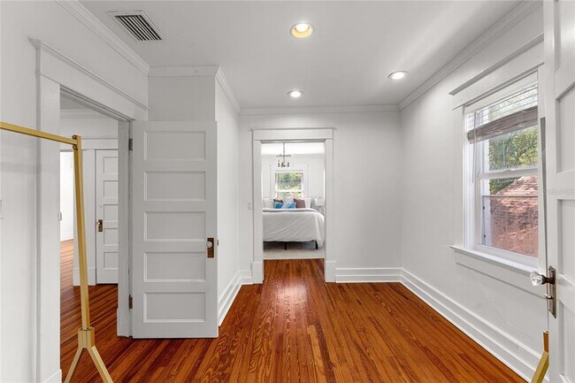 Building Photo - 528 6th St N