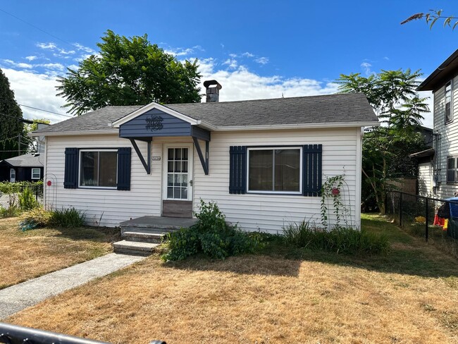 Primary Photo - Charming Cottage in Downtown Washougal