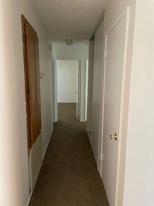 Building Photo - AVAILABLE NOW $200 off First Month Rent