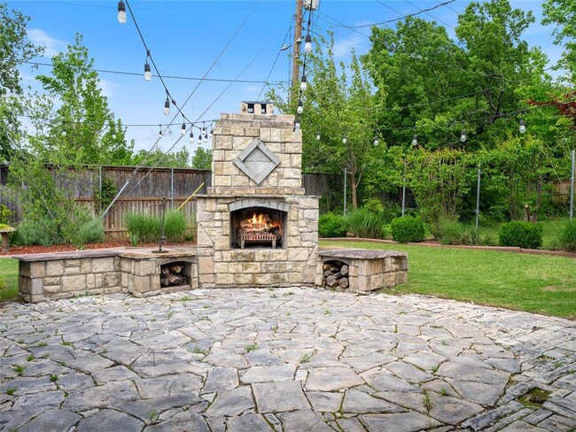 Building Photo - 1835 Drakestone Ave