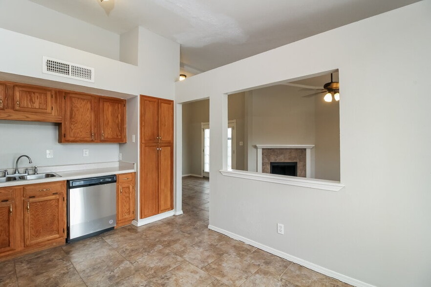 Building Photo - 5609 Powers St