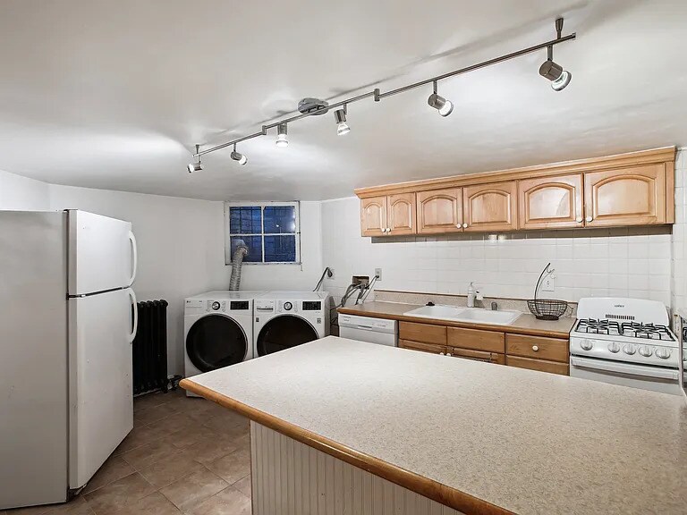 Building Photo - 2609 11th St NW