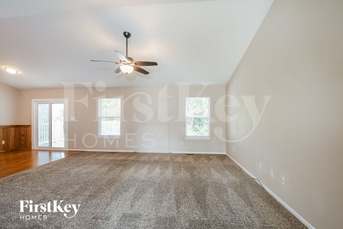 Building Photo - 3017 Valley Oaks Dr