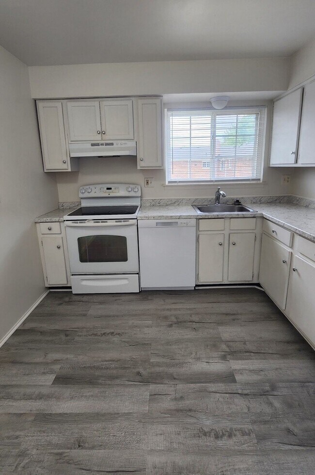 Building Photo - 25341 Shiawassee Cir