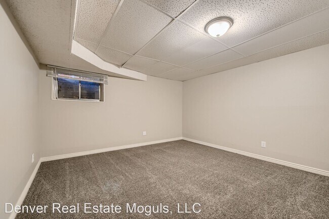 Building Photo - 2 br, 2.5 bath House - 9575 Coal Mine Ave  #A