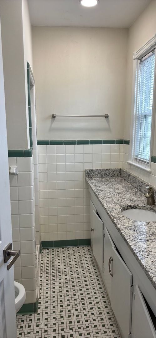 Building Photo - Nice 4 bedroom/5.5 bath home on N. Ocean Boulevard