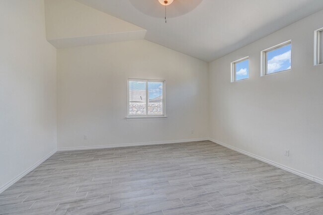Building Photo - RECENTLY BUILT MODERN EASTSIDE HOME