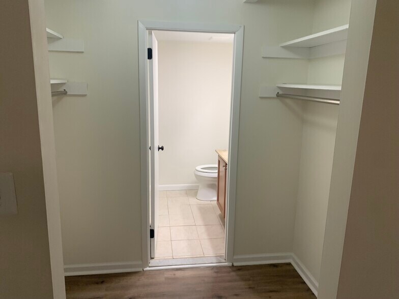 Building Photo - 156 Drummers Ln