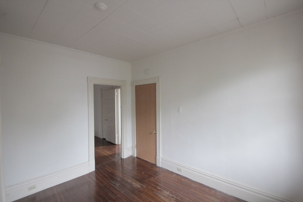 Building Photo - 405 Peebles St