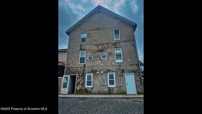 Building Photo - 808 1/2 Eynon St