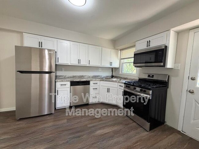 Building Photo - 185 St Eugene Ln