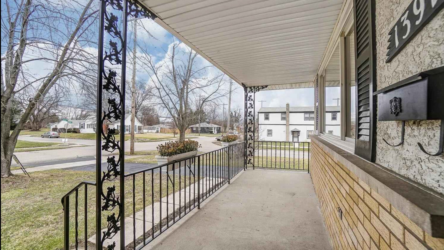 Building Photo - 1391 E Deshler Ave