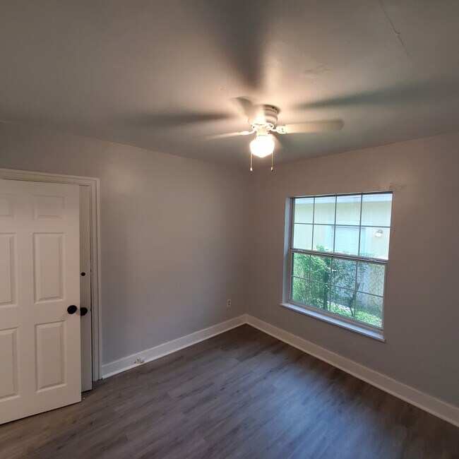 Building Photo - 1735 25th St S