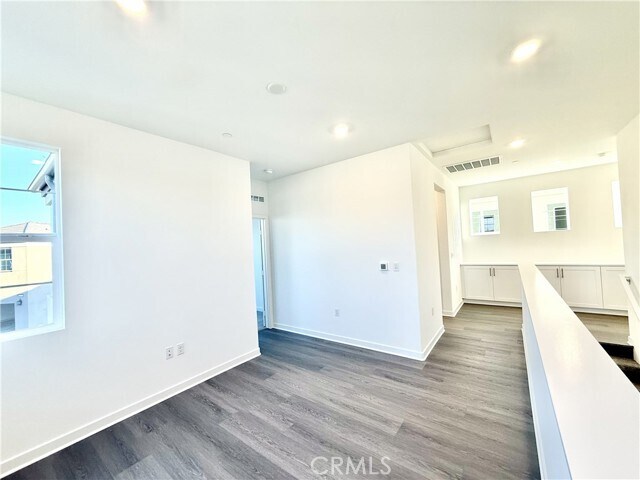 Building Photo - 2625 E Forest Paseo