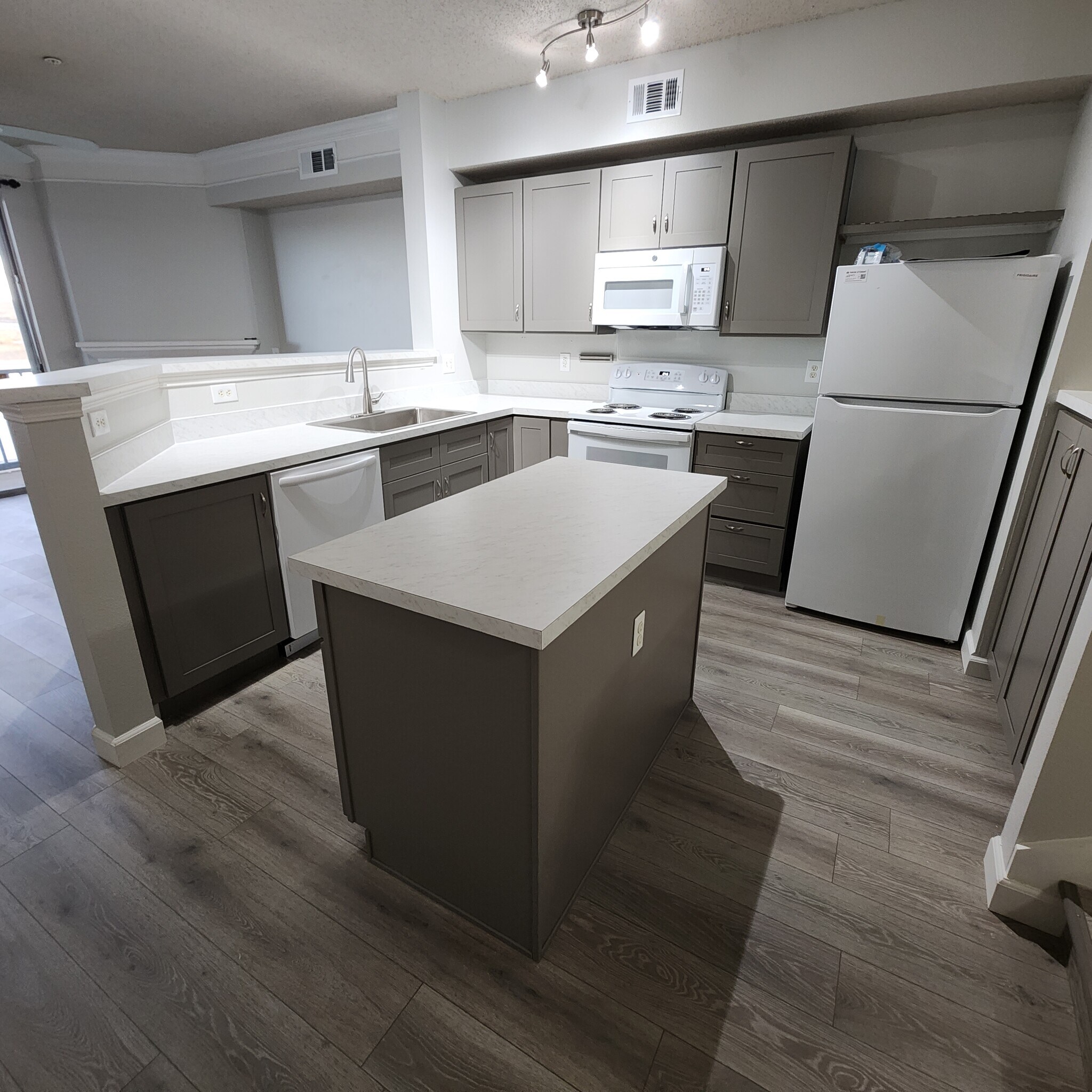 Building Photo - 1935 Piper St