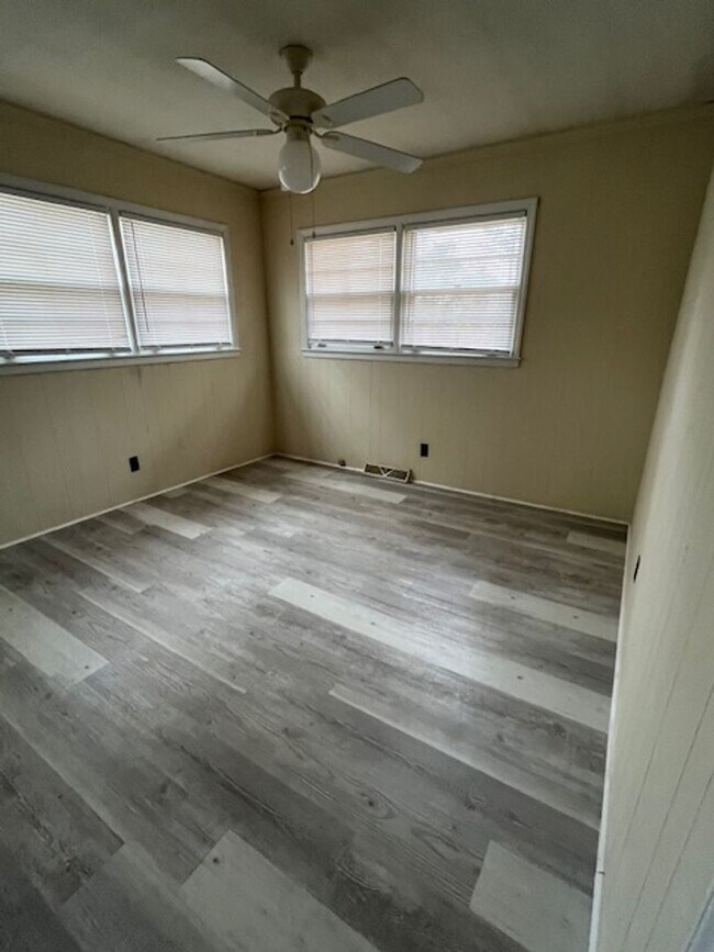 Building Photo - Just off Dave Lyle Blvd, close to shops and restaurants!