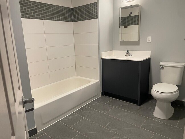 Building Photo - 160 Lafayette St