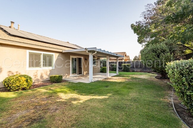 Building Photo - 3 Bedroom/2 Bath Home with Solar in the Desired Southwest - $2450 per Month!