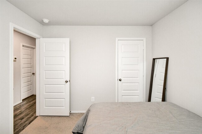 Building Photo - 7915 Meadow Cranesbill Ln