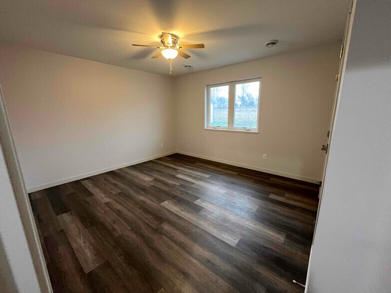 Building Photo - 2303 Lake Ave