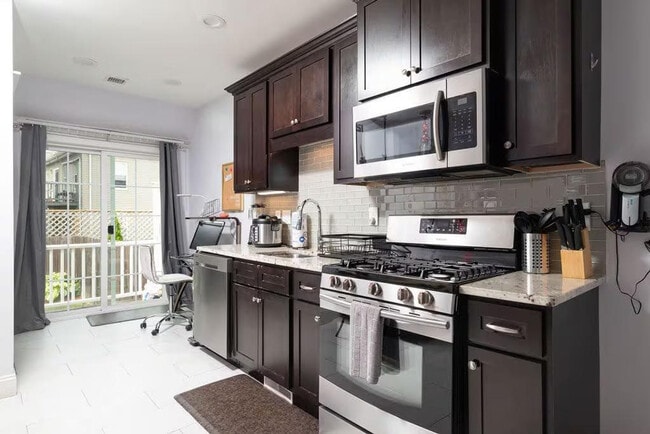 Building Photo - 22 Thurman St