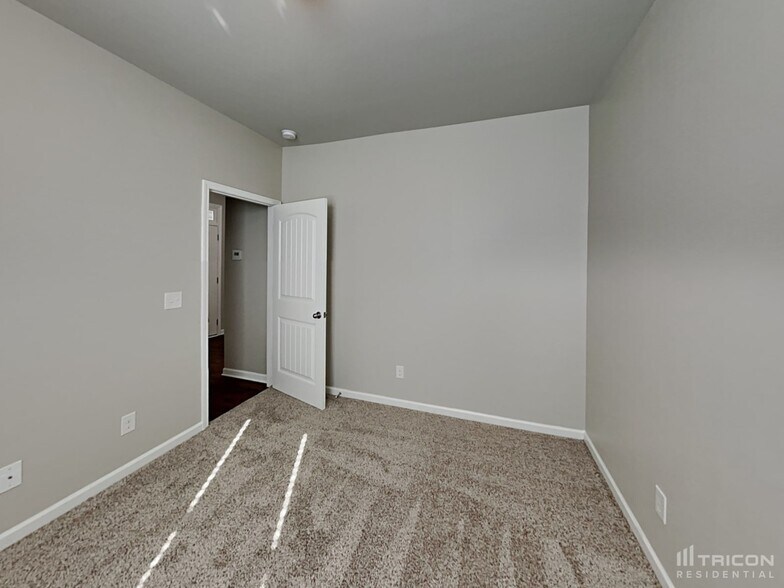 Building Photo - 631 Prominence Rd